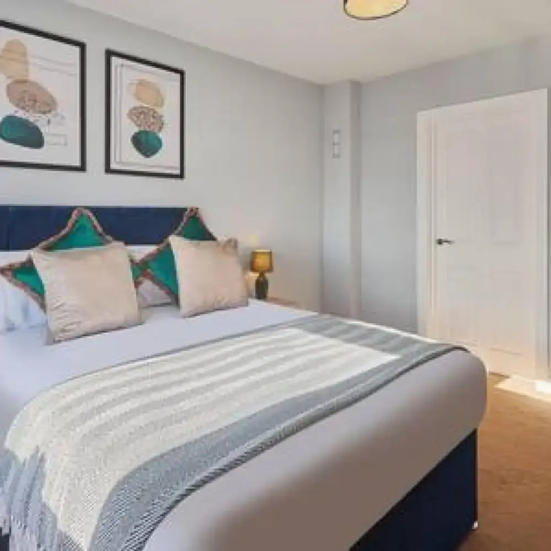 Host Stay Tibshelf House