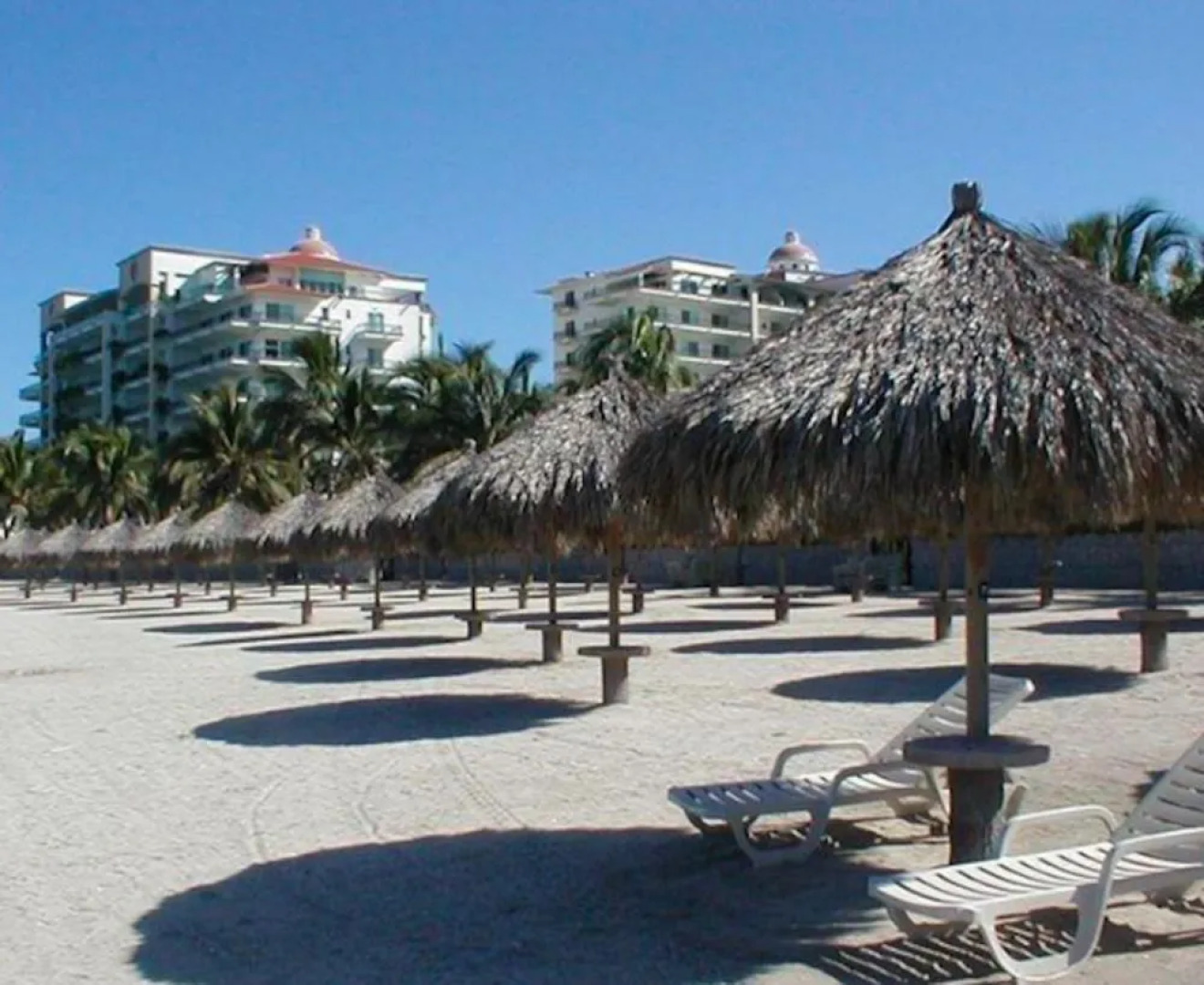 Unlimited Luxury Villas - Playa Royale Condo