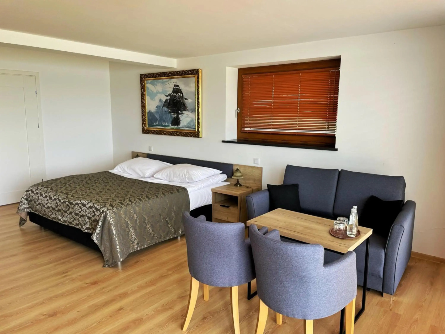 Hotel Robert's Port
