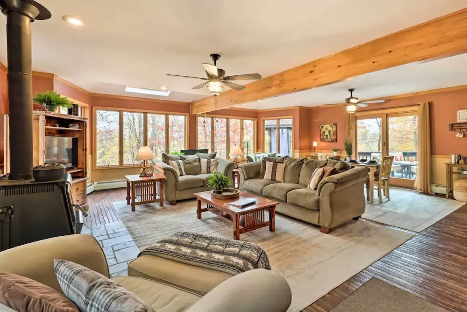 Outdoor Theater, Deck & Fire Pit: Poconos Retreat