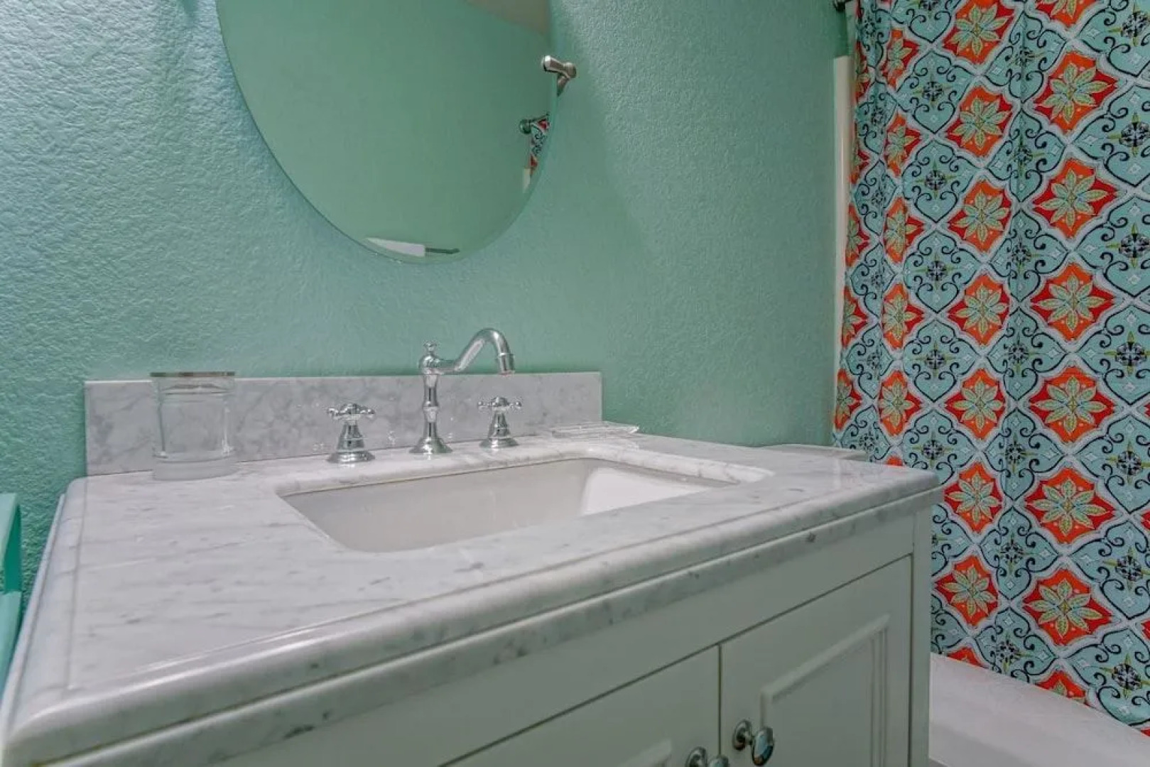 Trendy Country Club Condo