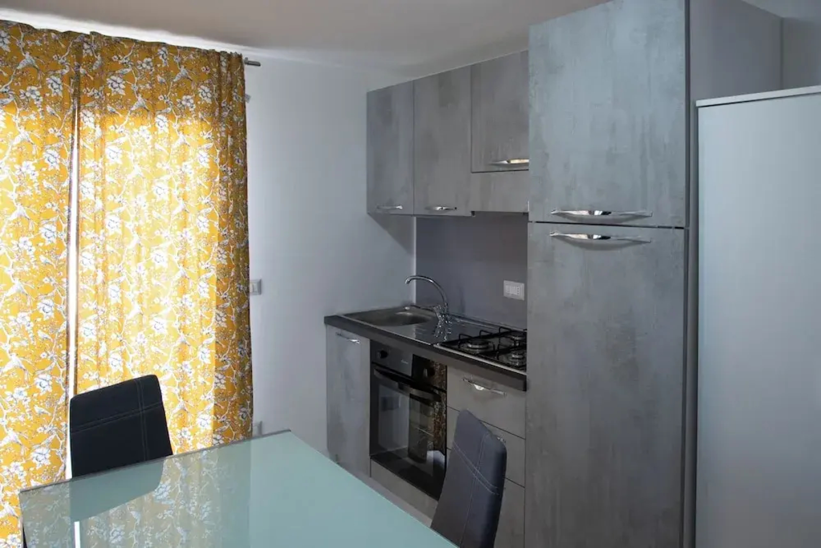 Residence con Piscina e Giardino