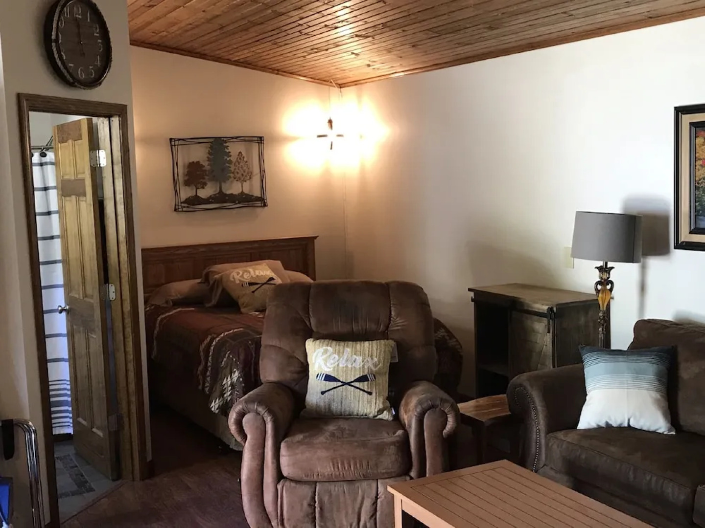 Bullwinkles Rustic Lodge