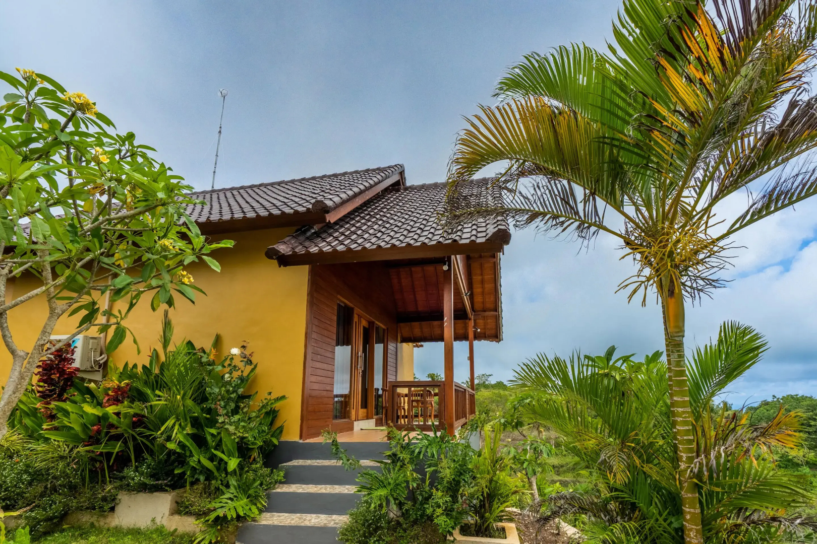 Pini Sentana Village
