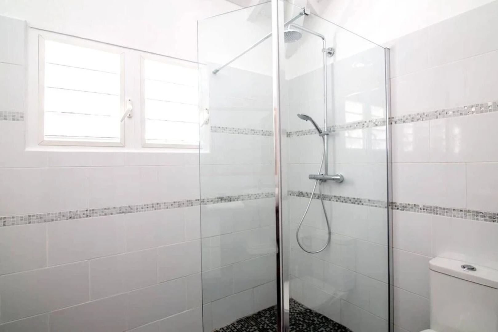 Studio in Cul-de-sac, With Wonderful Mountain View, Shared Pool and Furnished Terrace