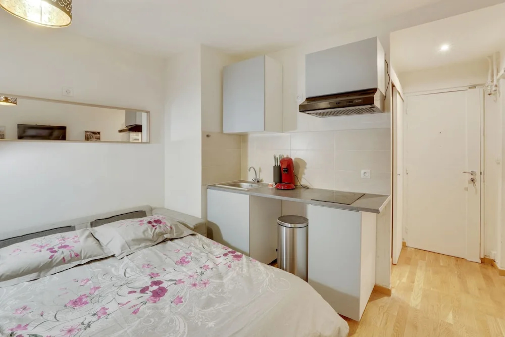 T2 4 People Near Paris Vincennes