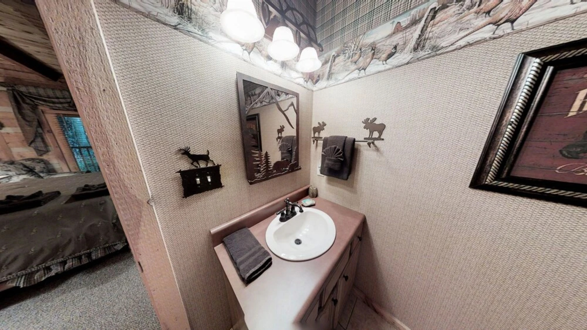 Streamsong Secluded Creek View Cabin with Hot Tub and Pool Table by RedAwning