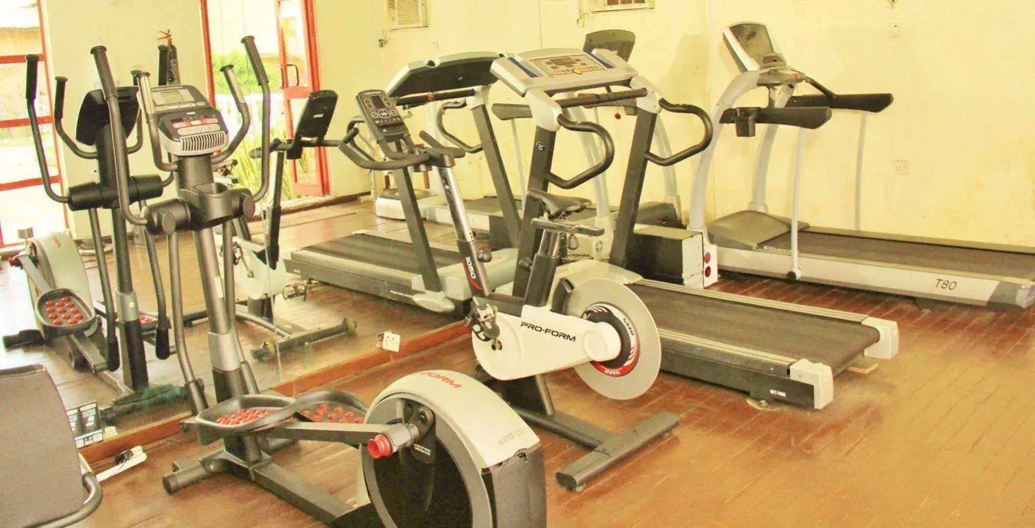 De-vine Plus Hotel and Suites