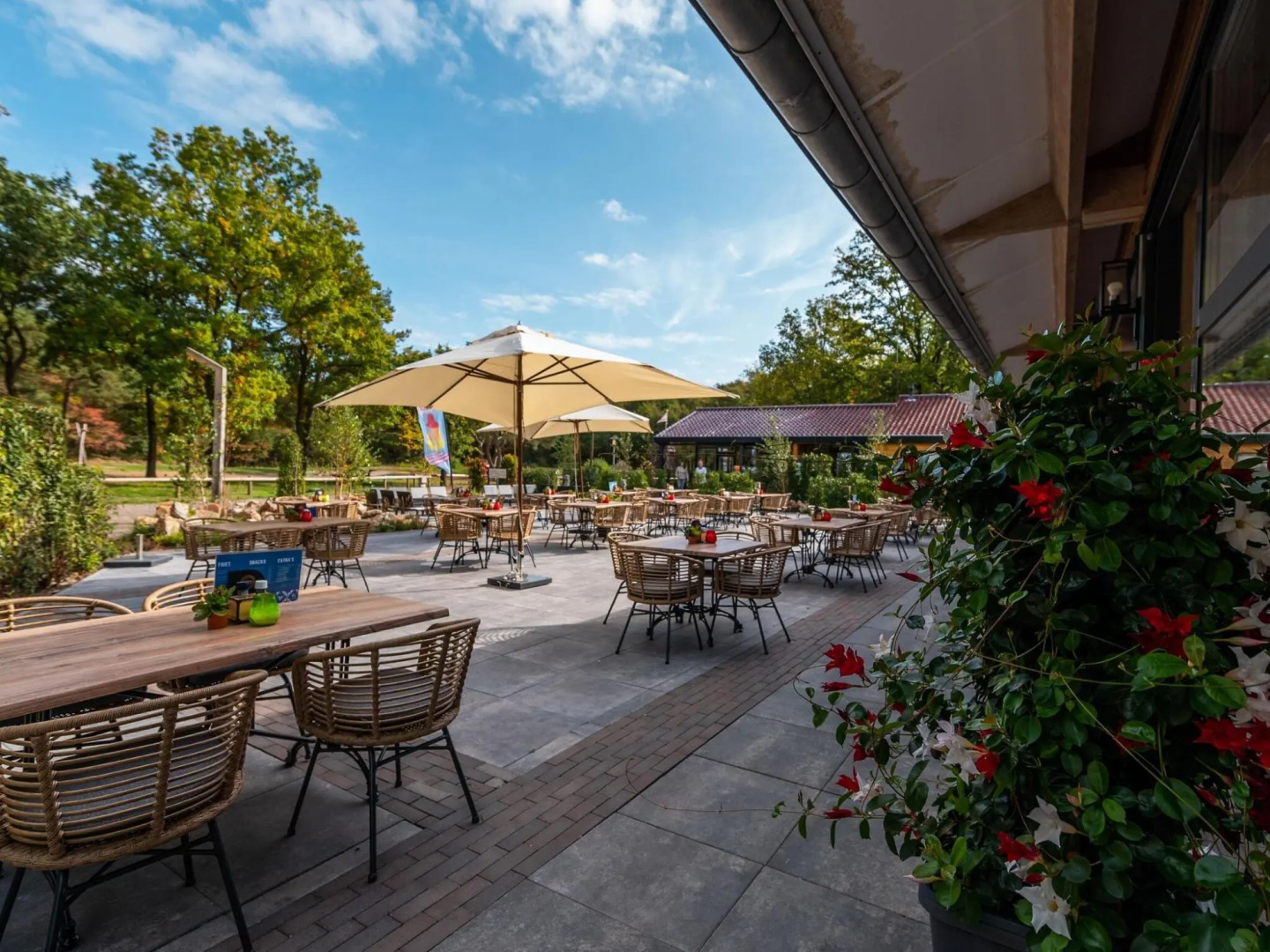 Wooden chalet with microwave, on a holiday park near three national parks