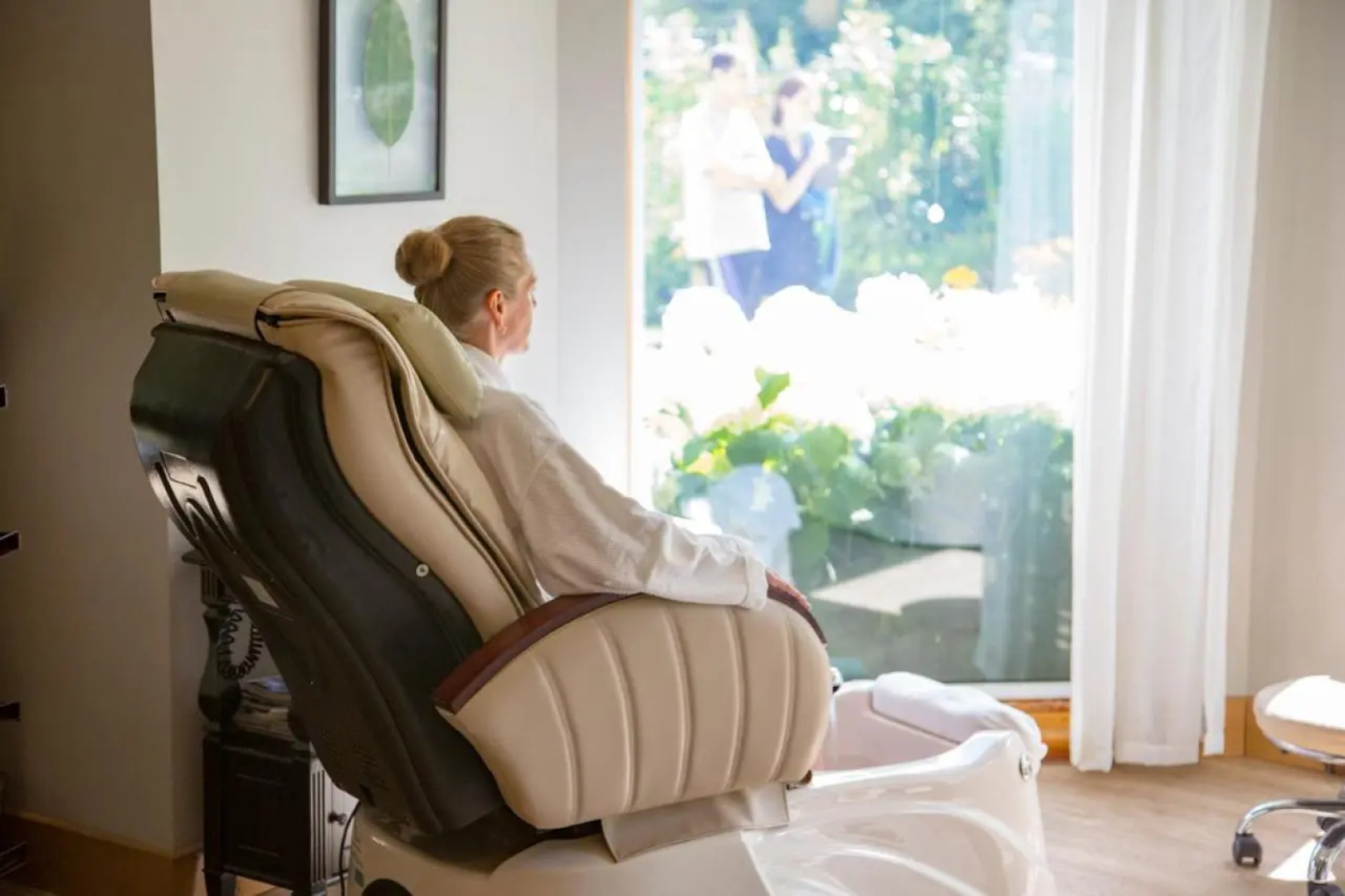 Elmhirst's Resort - On a lake