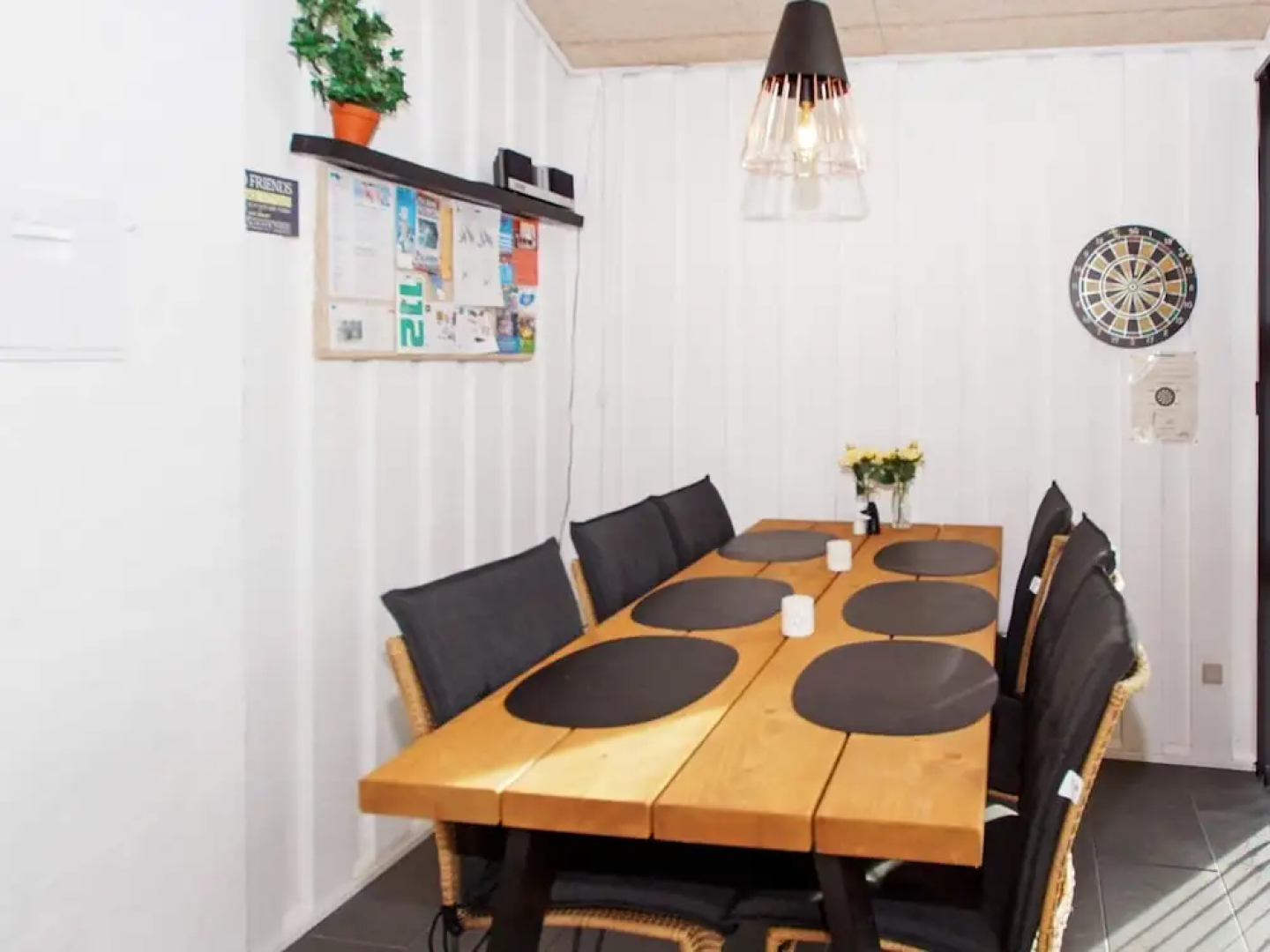 Enticing Holiday Home in Hemmet near Sea