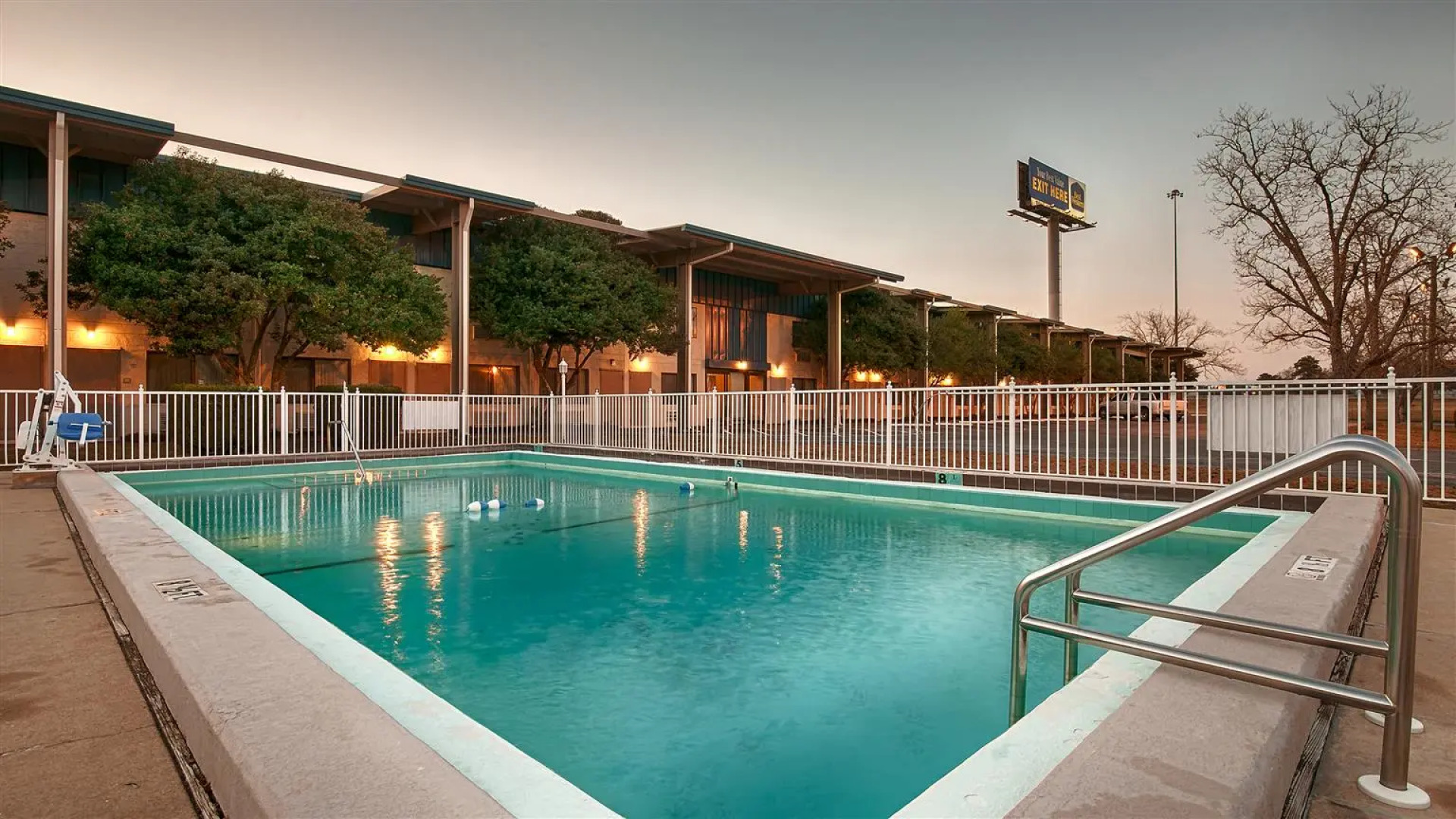 Best Western Crossroads Inn