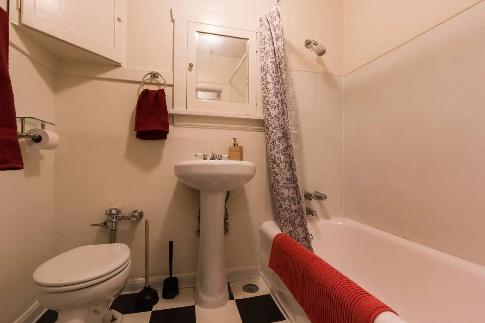 Historic Condo Downtown with great amenities!