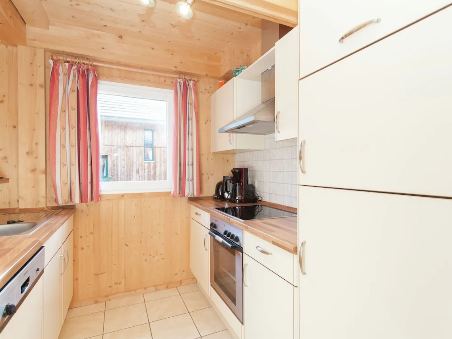 Spacious Chalet near Kreischberg Ski Area