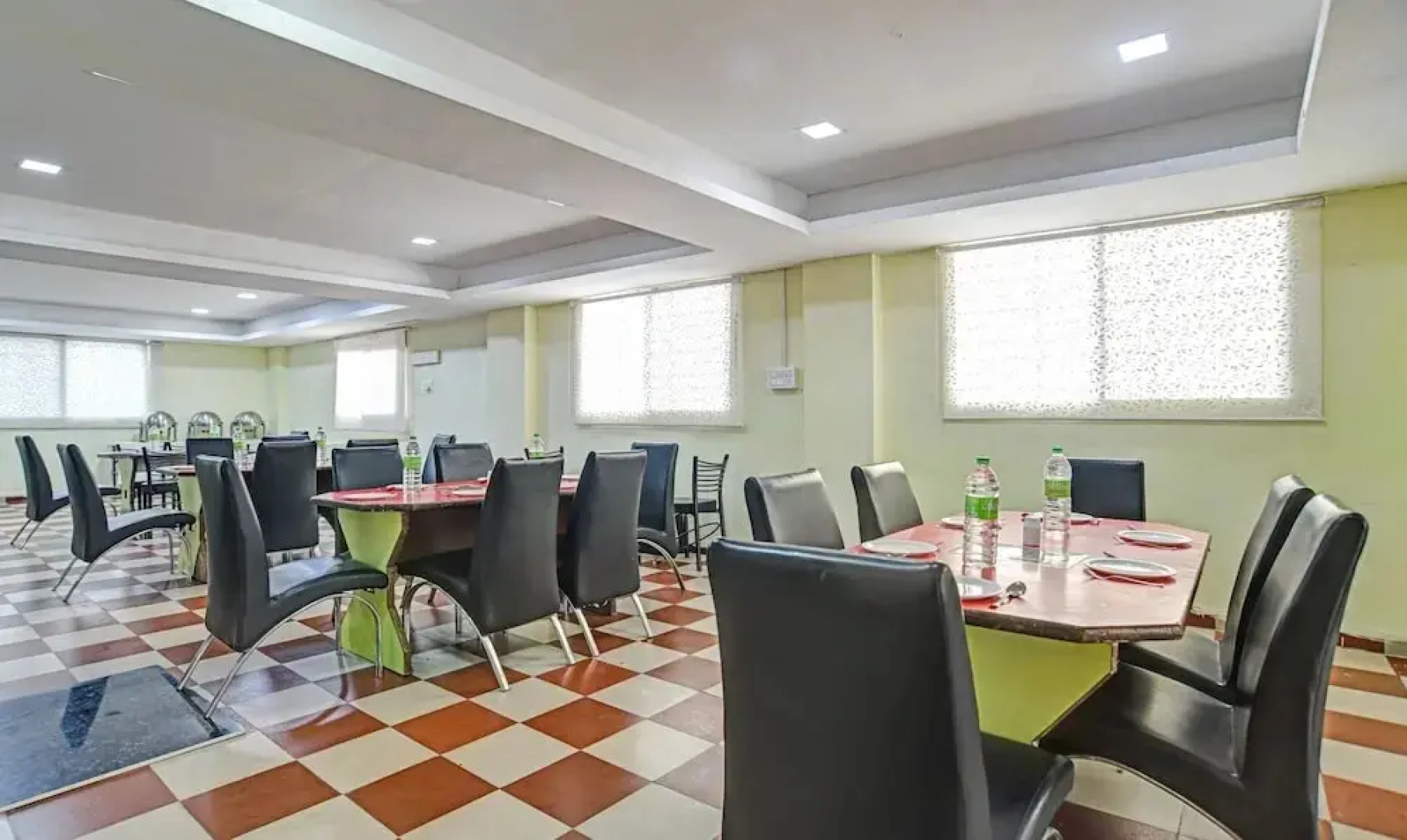 Hotel White House by OYO Rooms