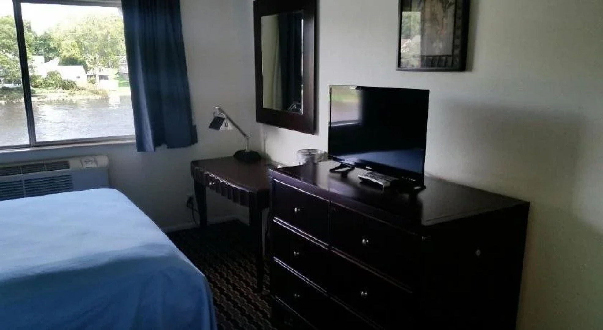 Riverwalk Inn & Suites