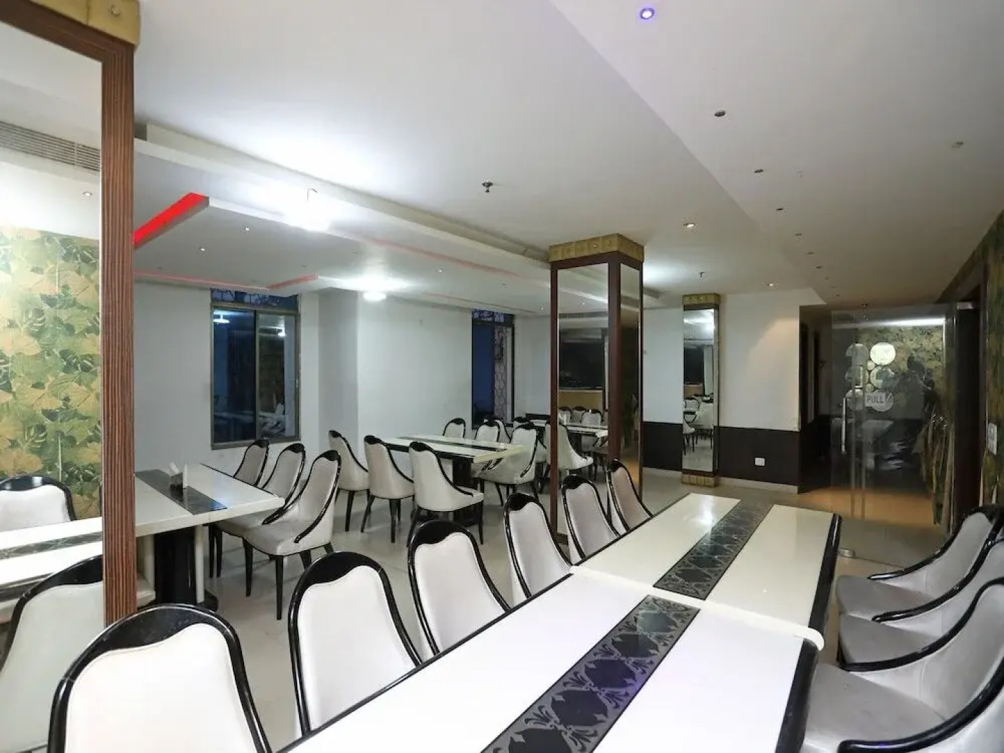 Skylark Hotel by OYO Rooms