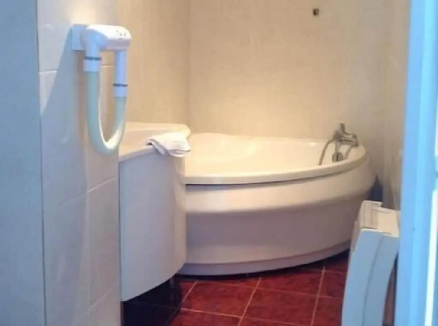 Hotel Mervil Airport