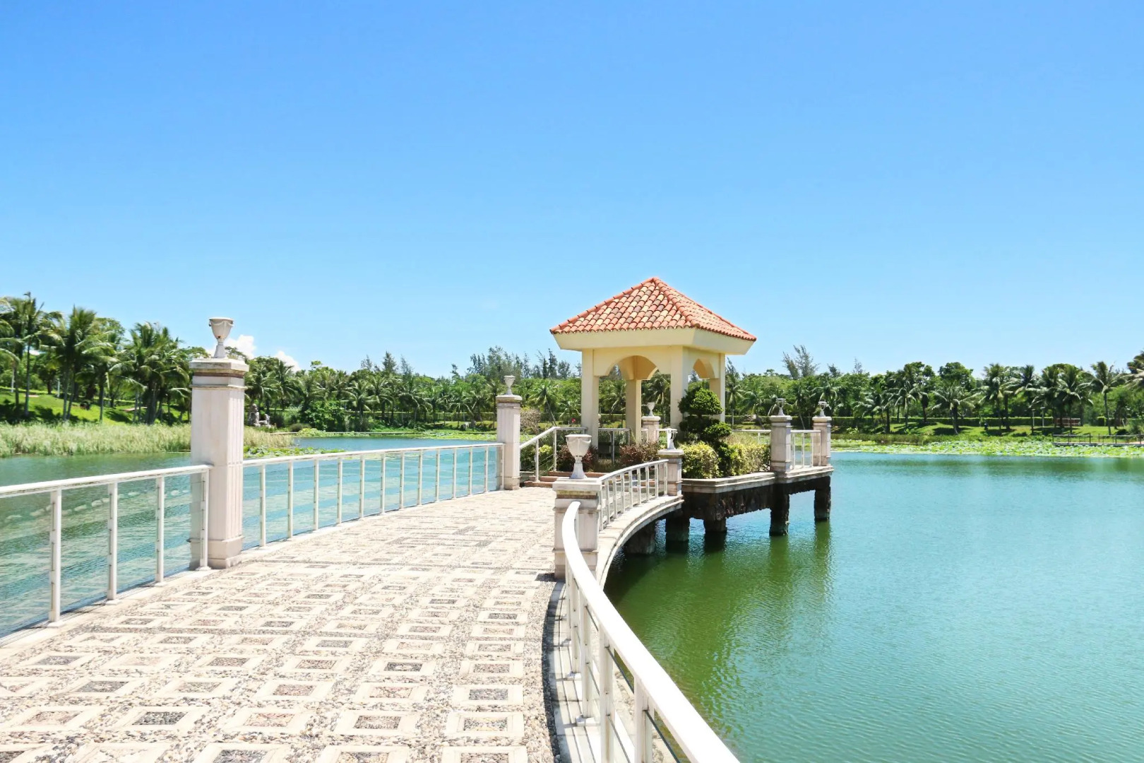 Отель Ramada Hotel & Suites by Wyndham Boao