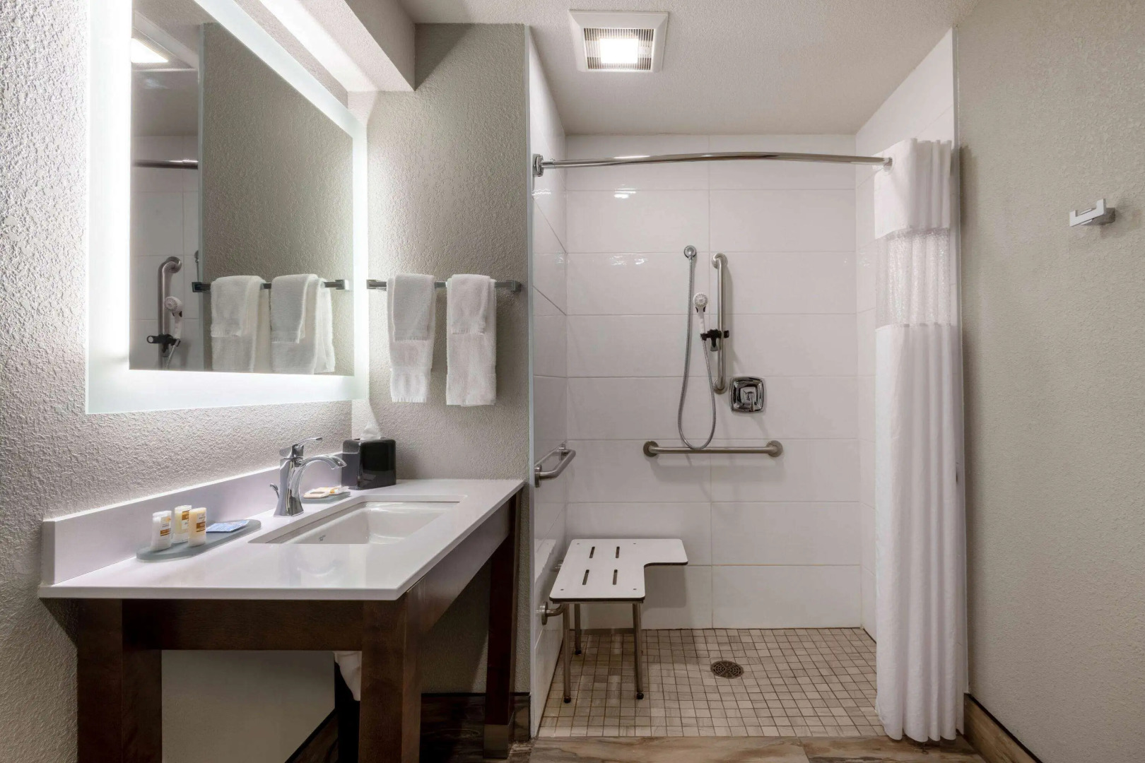 La Quinta Inn & Suites by Wyndham Anchorage Airport