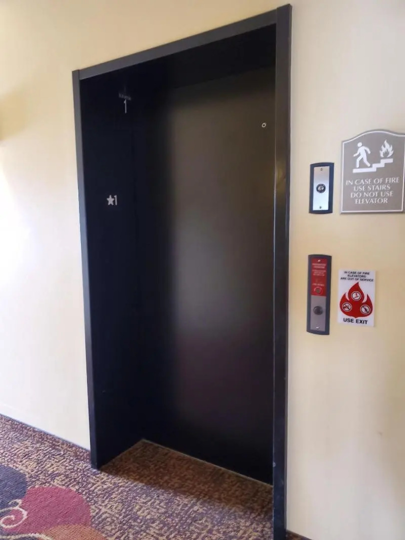 Edgewood Hotel & Suites