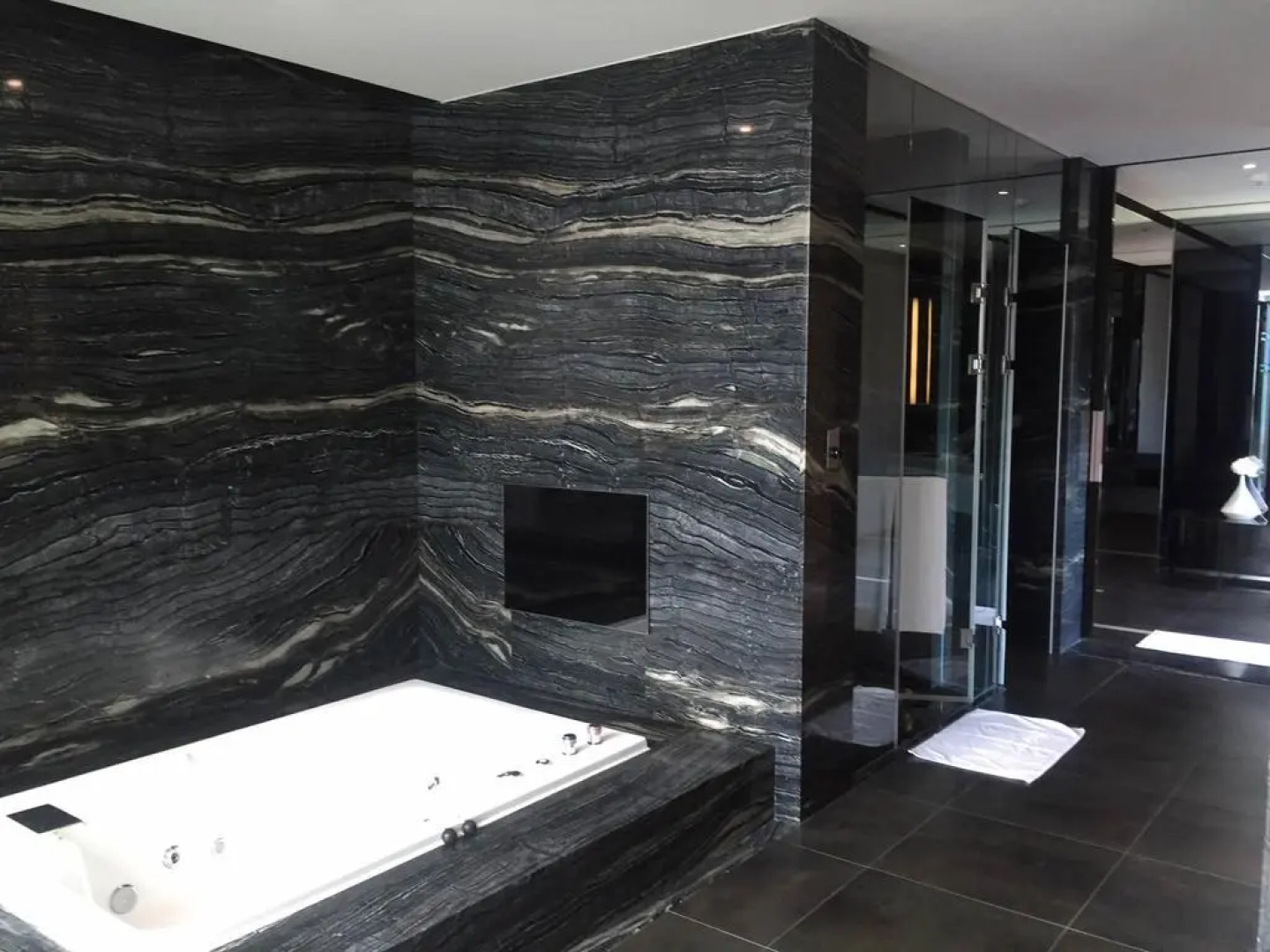 ALL-UR Chain Boutique Motel