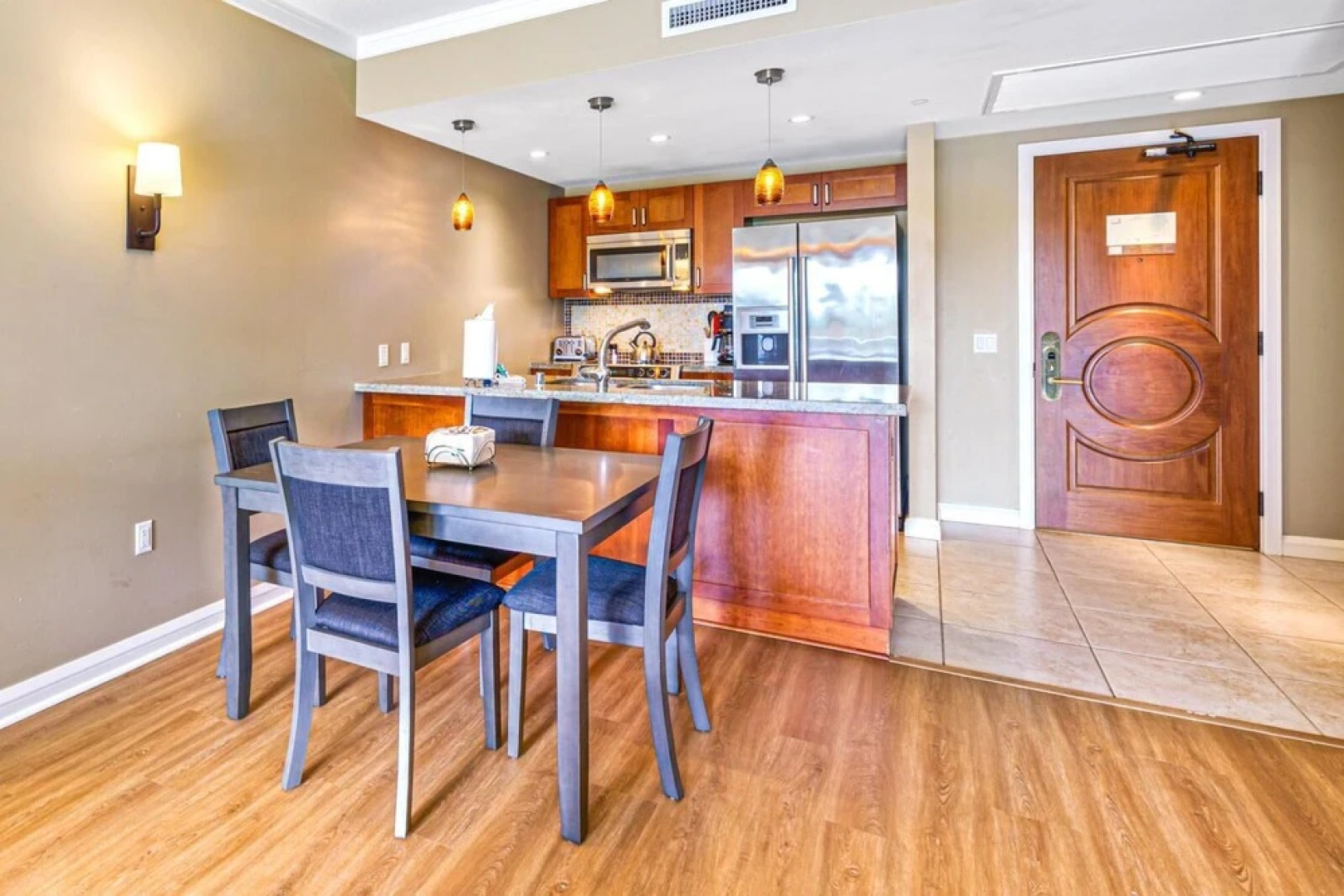 K B M Resorts- Hkk-306 Chic 2bd, Upgraded, Steps Away From Resort Pools, Beach and Spa!