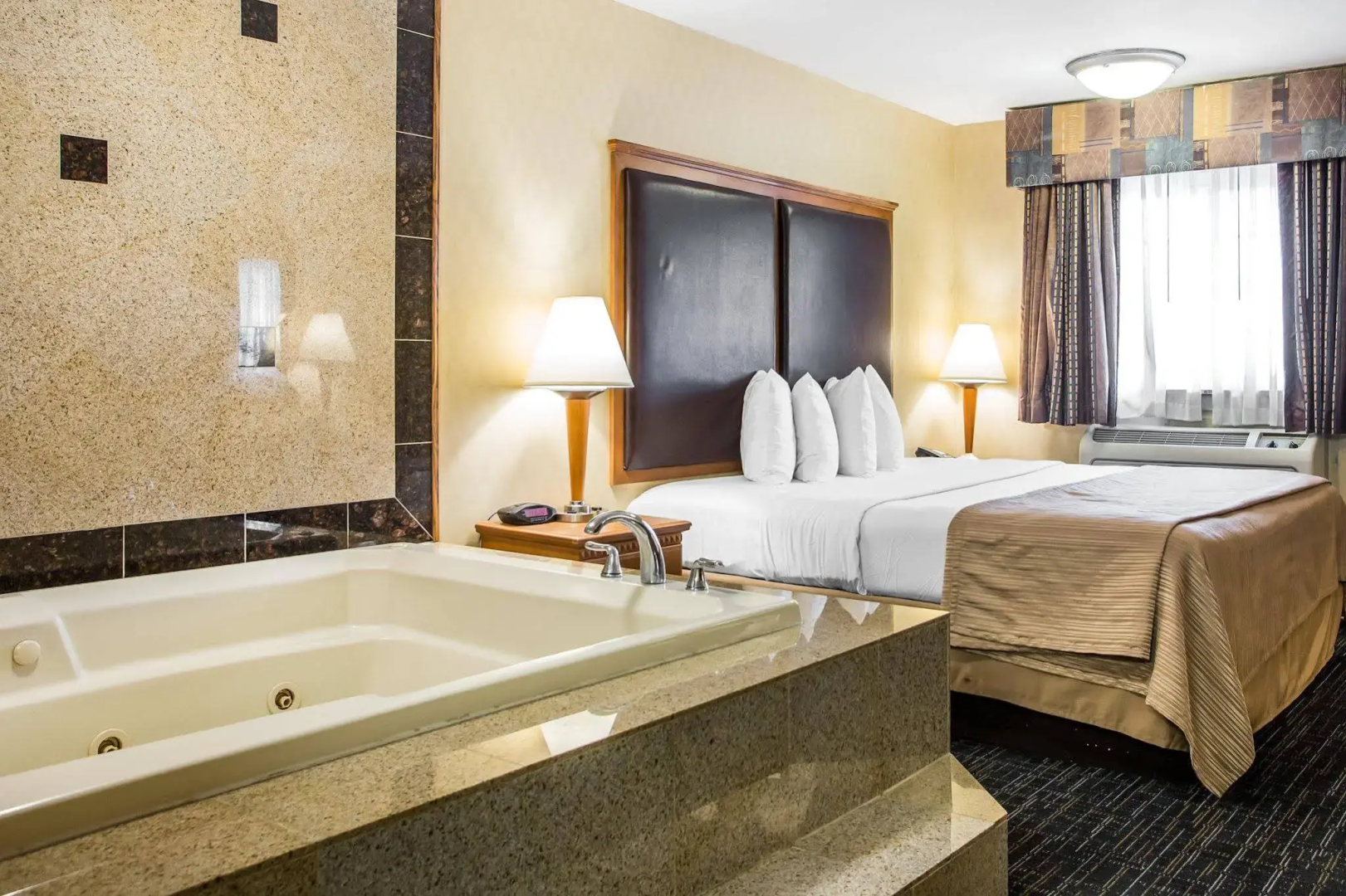 Hibiscus Inn & Suites