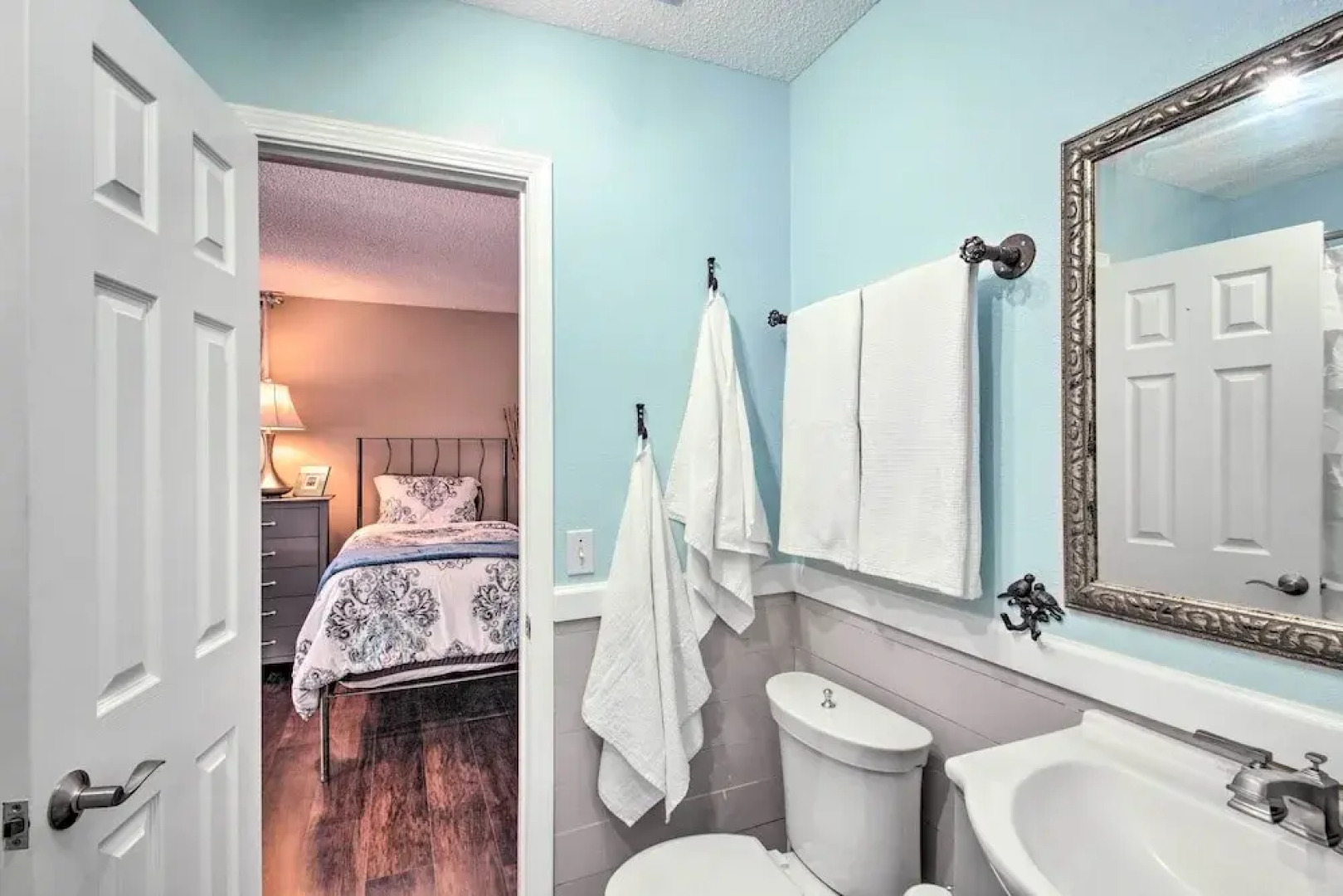 Pet-friendly A-frame Retreat Near Dtwn + Beaches!