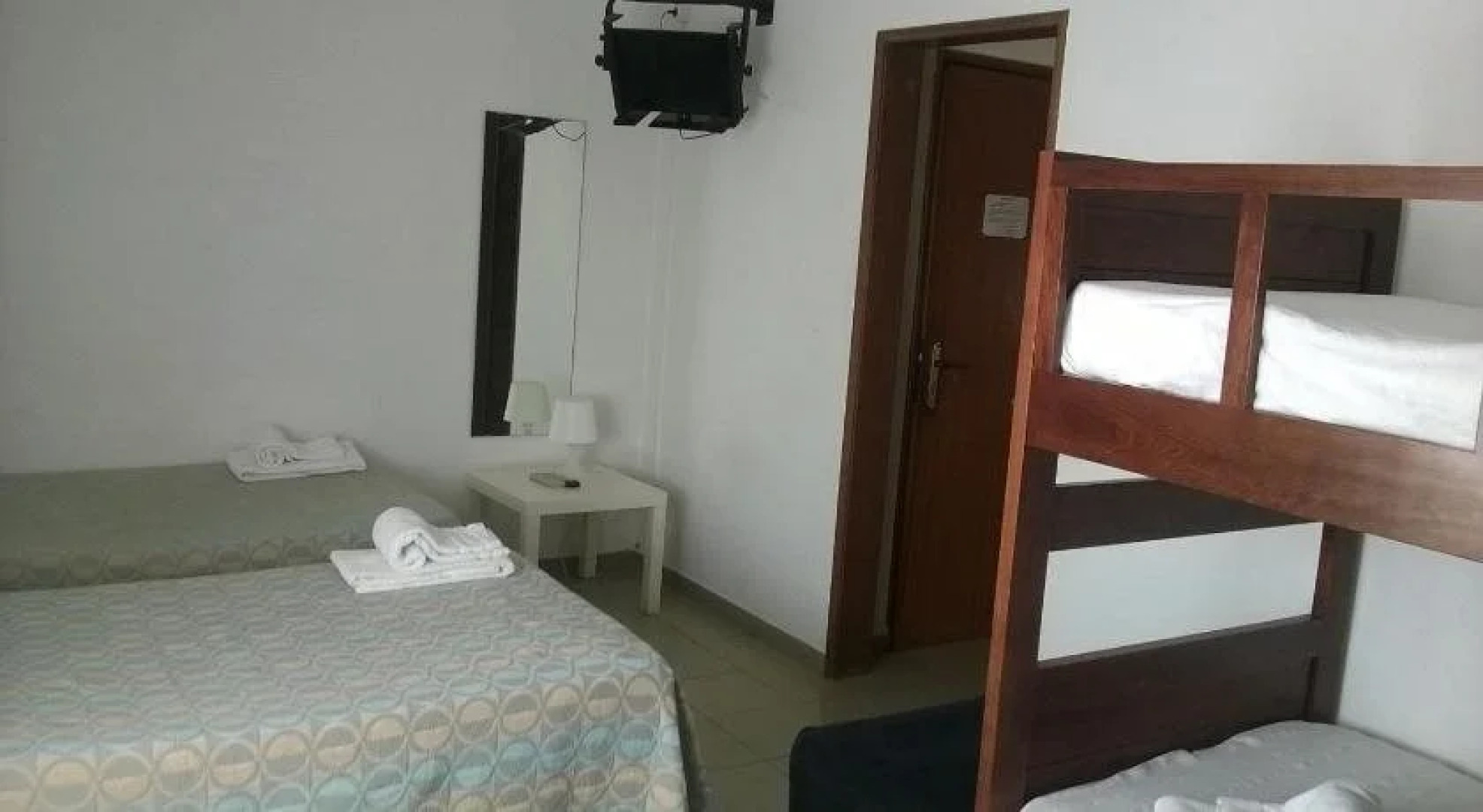 E-Nove Lounge Hostel Caffe