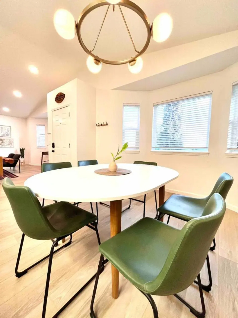 Olympic House: 3min from ONP w/ Sauna + Rec room