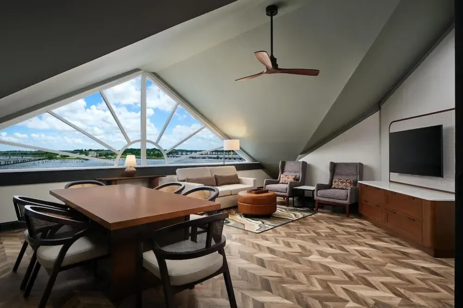 Tryon Riverfront Inn New Bern, Tapestry