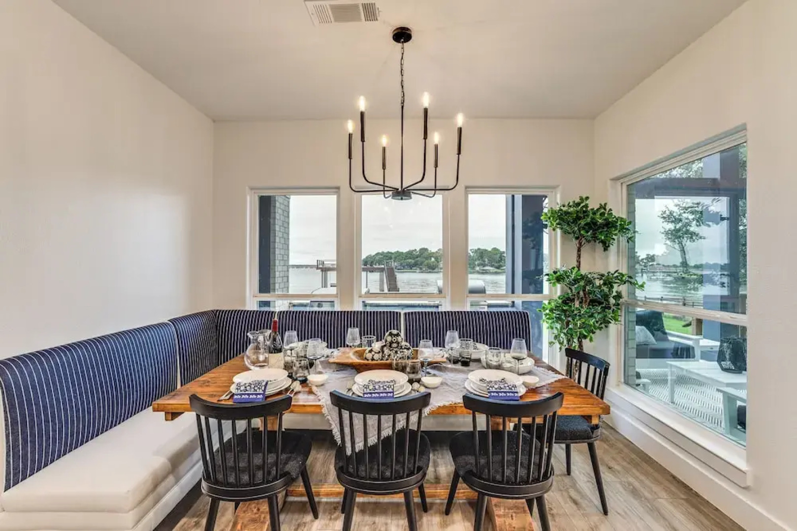 Dock & Hot Tub! High-end Cedar Creek Lake Retreat