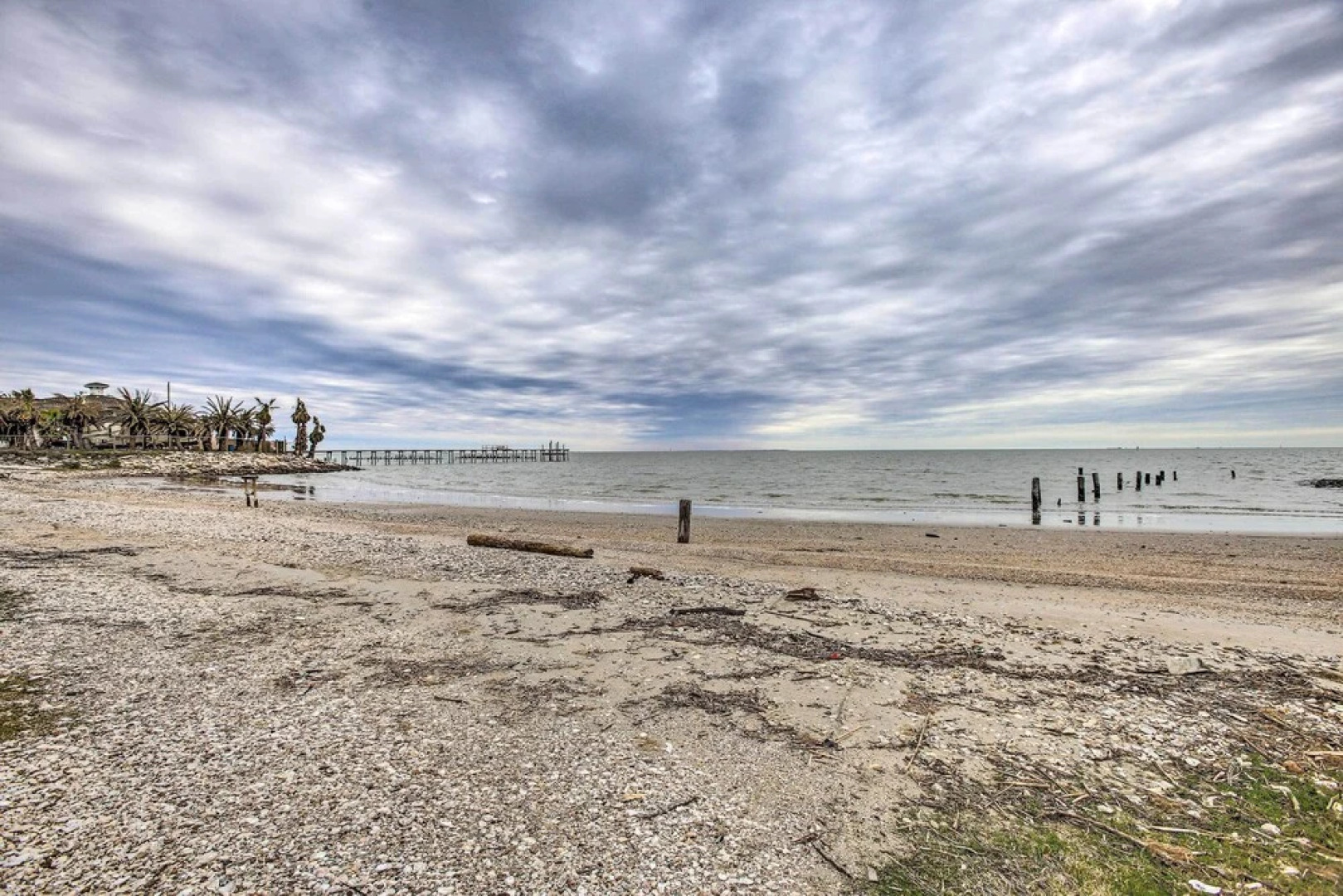 Walk to Coast: Galveston Bay Retreat w/ Grill