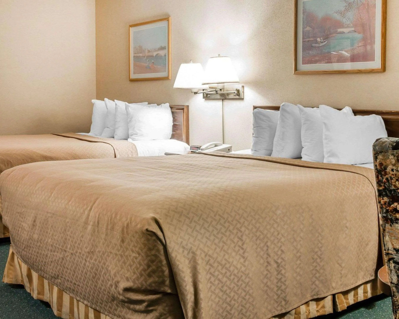 Quality Inn & Suites Mackinaw City Beachfront