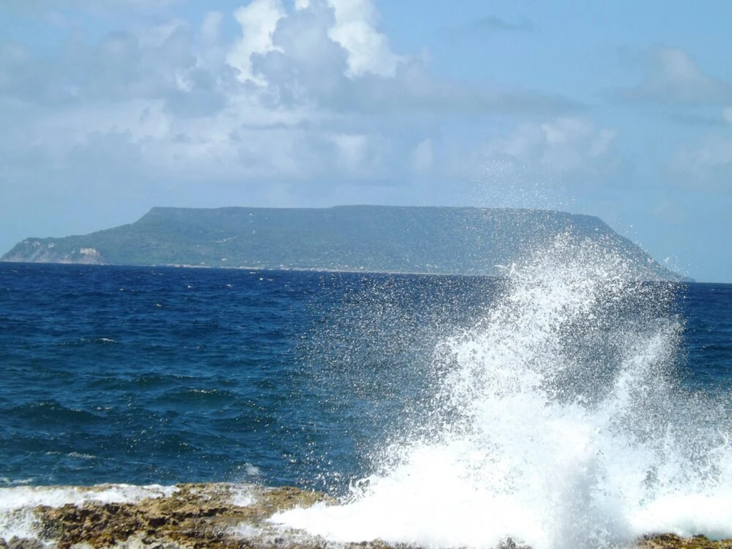 Studio in Marigot, With Wonderful sea View, Enclosed Garden and Wifi