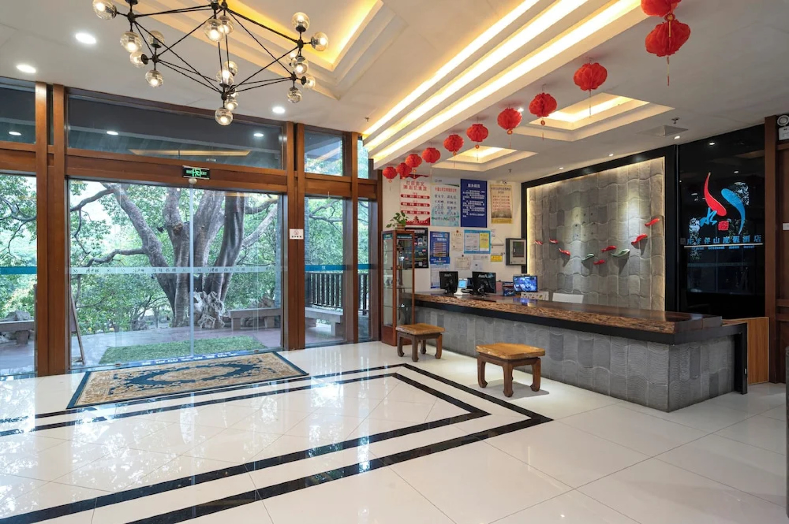 Guilin Crystal Crescent Moon Hotel