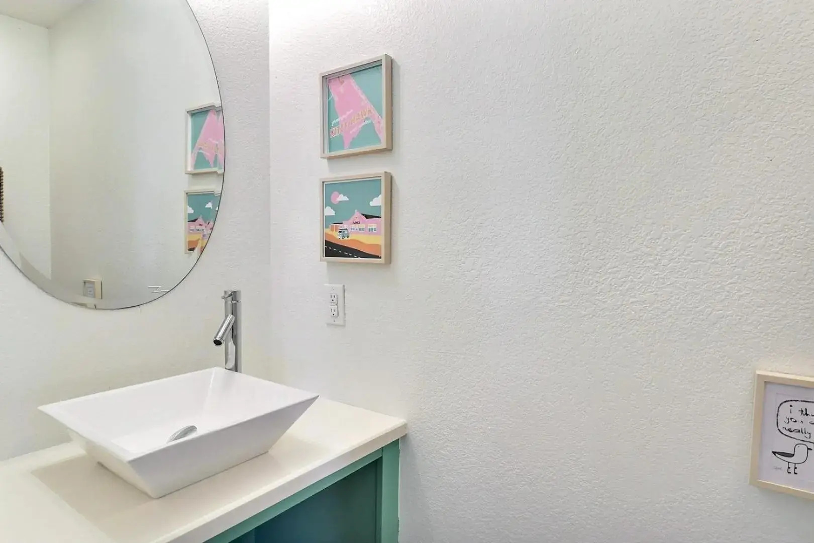 4120 The Shake Shack Across Street from Beach