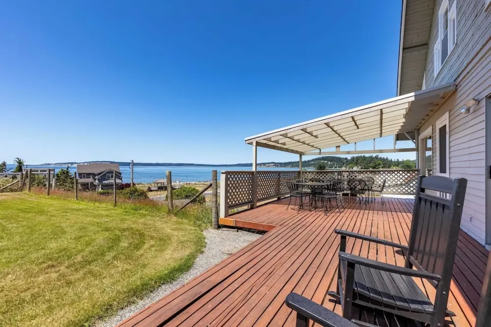 Private Beach Access + Water Views! Sleeps 18, Historic 6bdr Farmhouse w/ Deck
