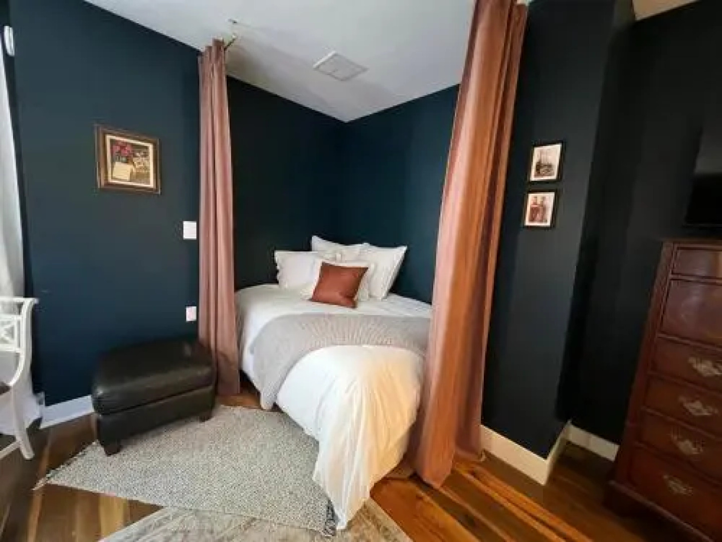 1823 Historic Rose Hill Inn