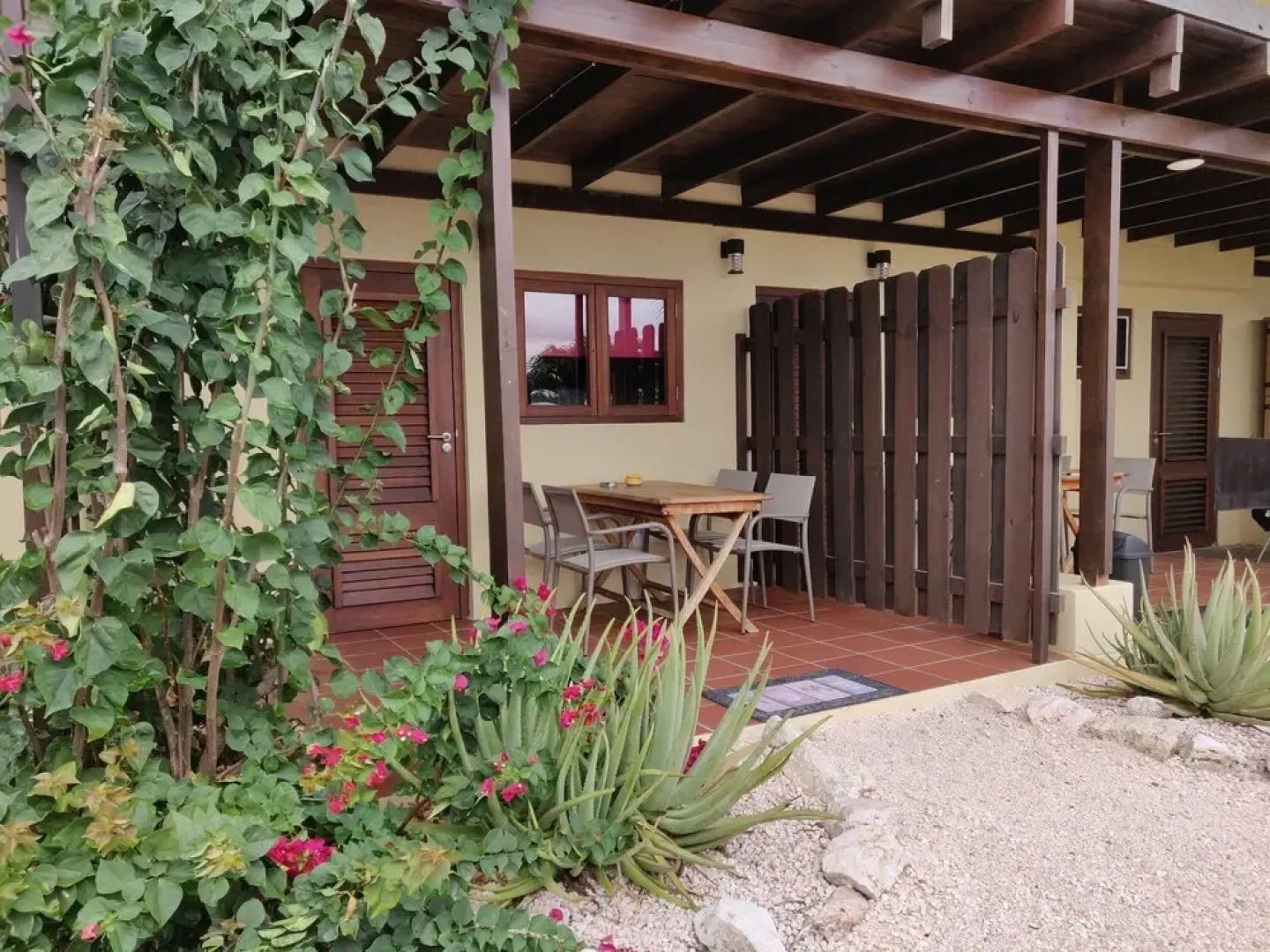 Shiloh's Guesthouse Curacao