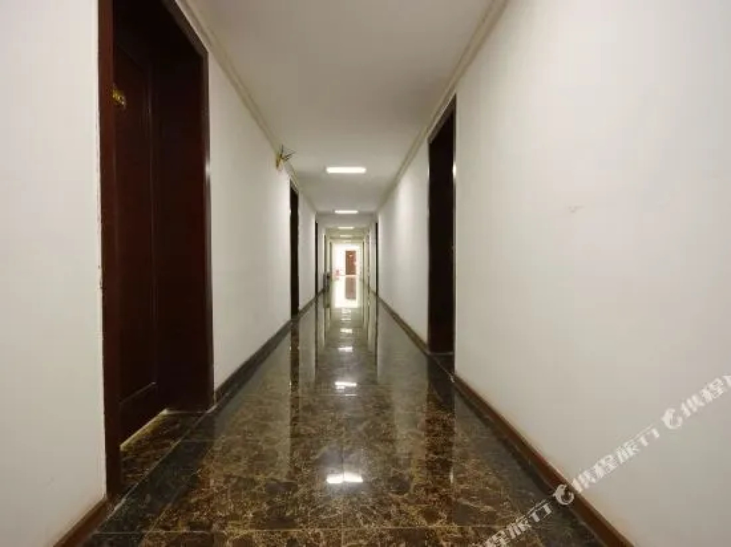 Yibin Sanjiangyuan Hotel (Baixi Town Cuibai Trade City)