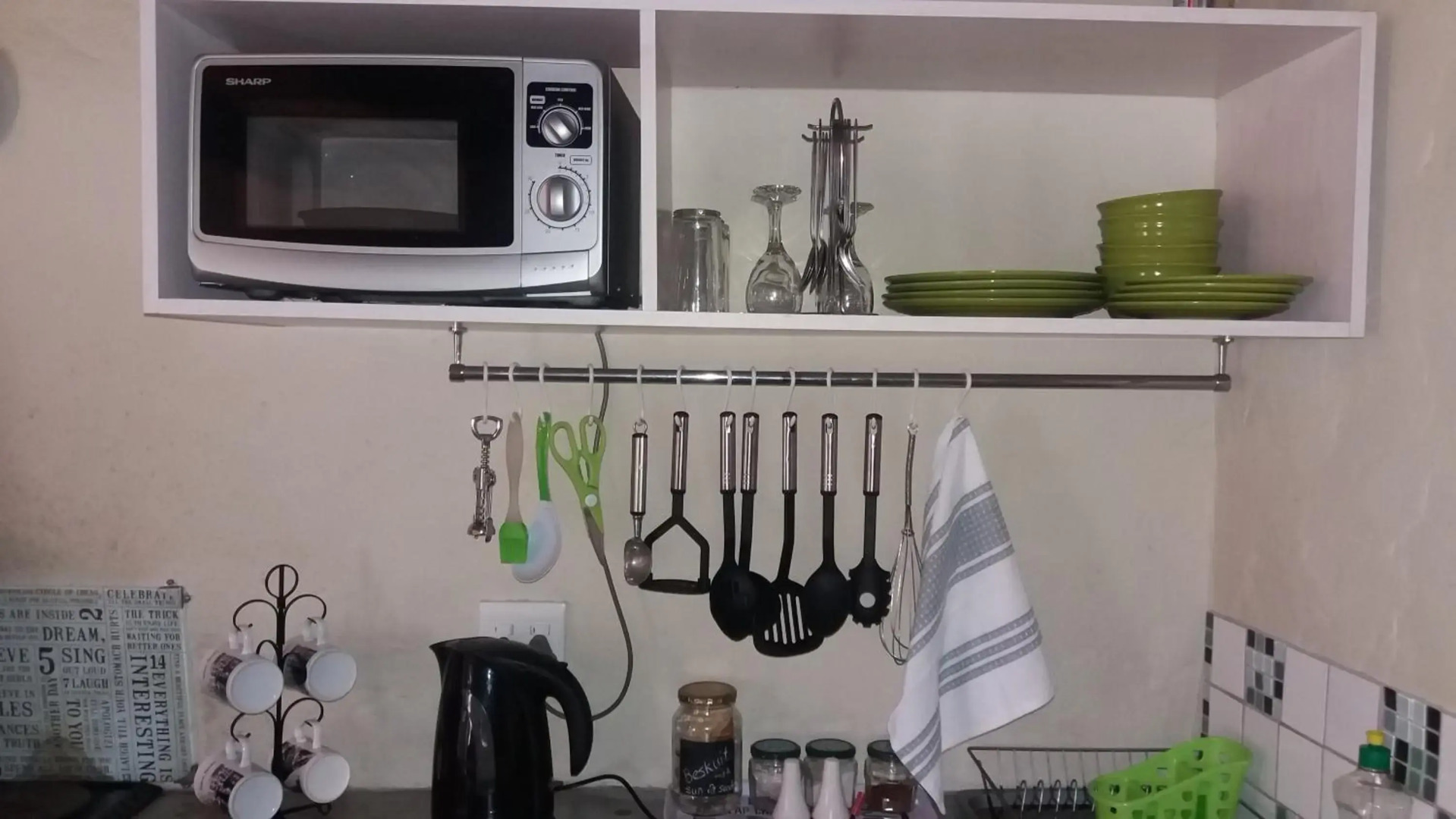 Die Hoenderhok And Die Plaashuisie