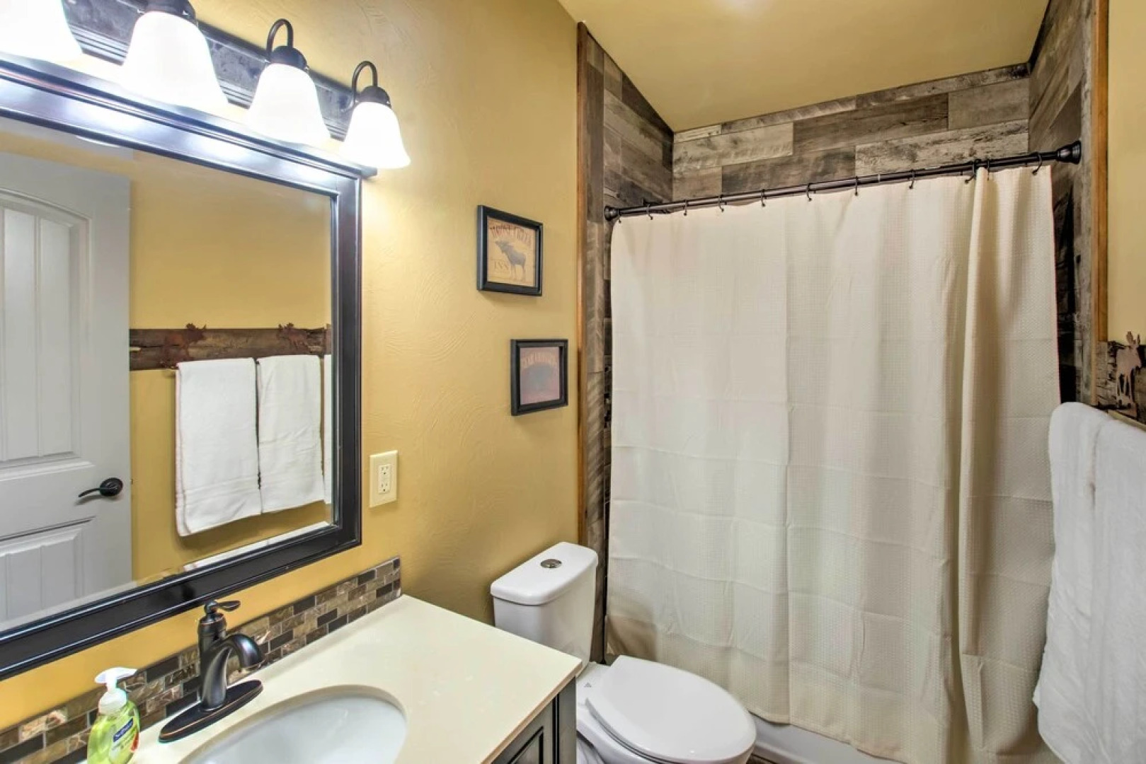 Lovely Livingston Loft w/ Mountain & River Views!