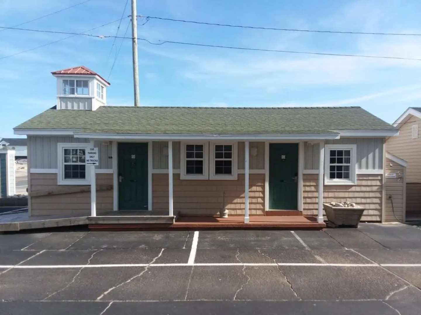 Seahorse Inn and Cottages