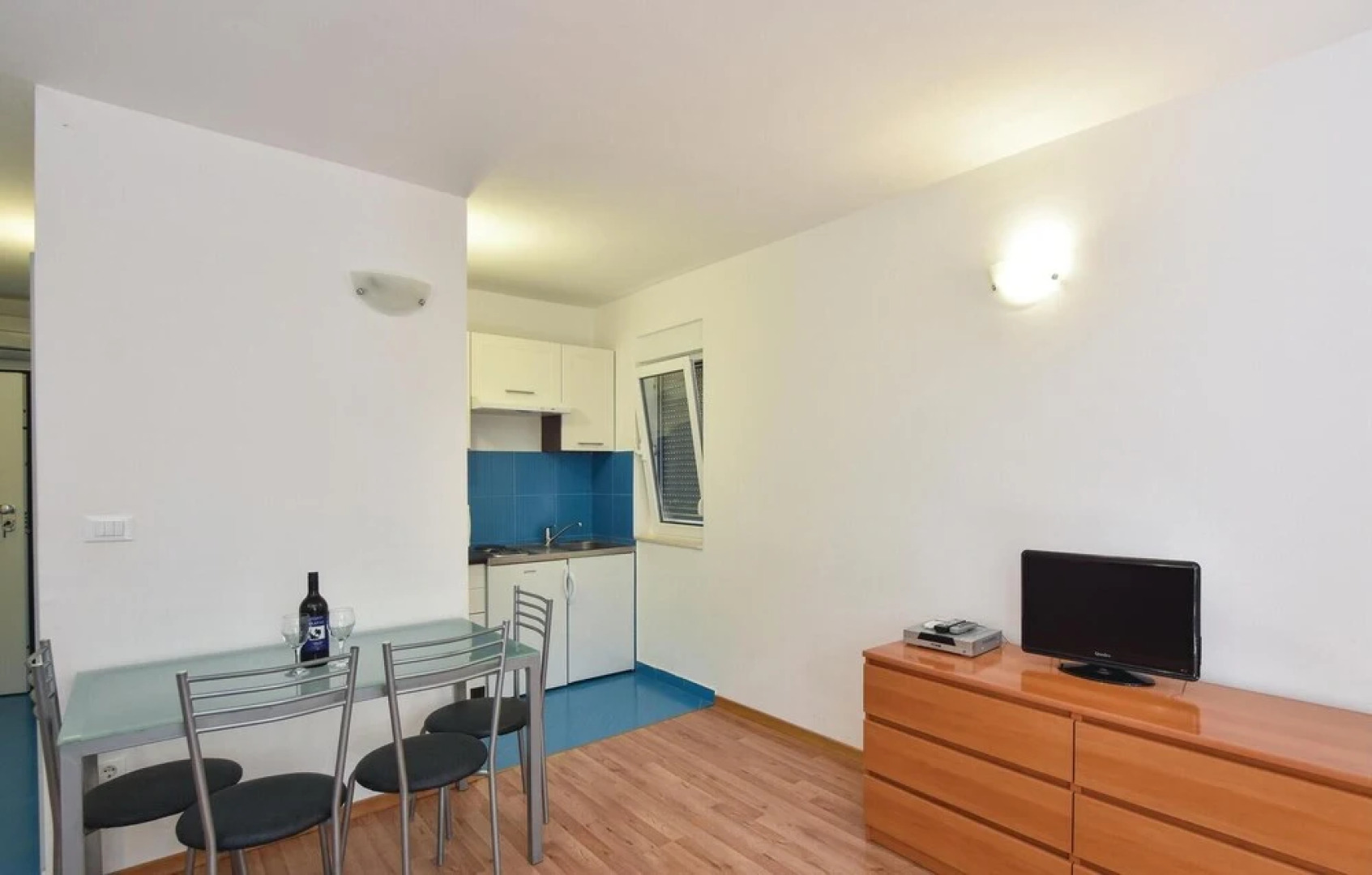 Awesome Home in Duce With Wifi and 9 Bedrooms