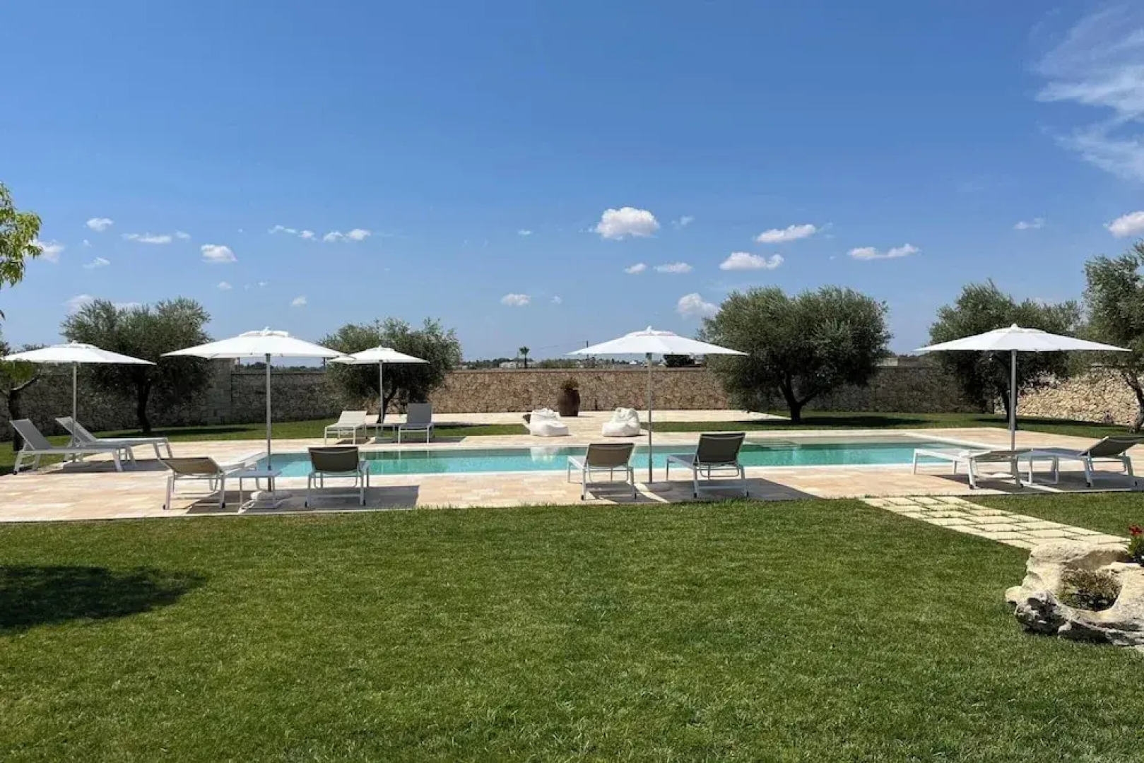 Trullo Meraviglia With Garden And Pool