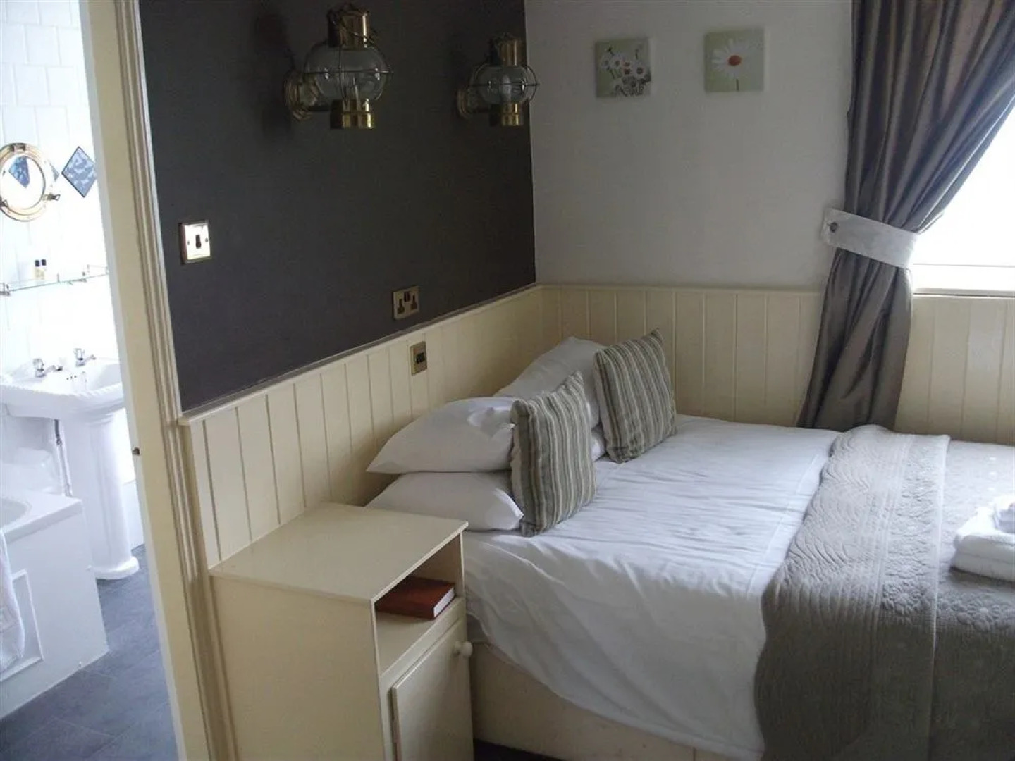 The New Staincliffe Hotel