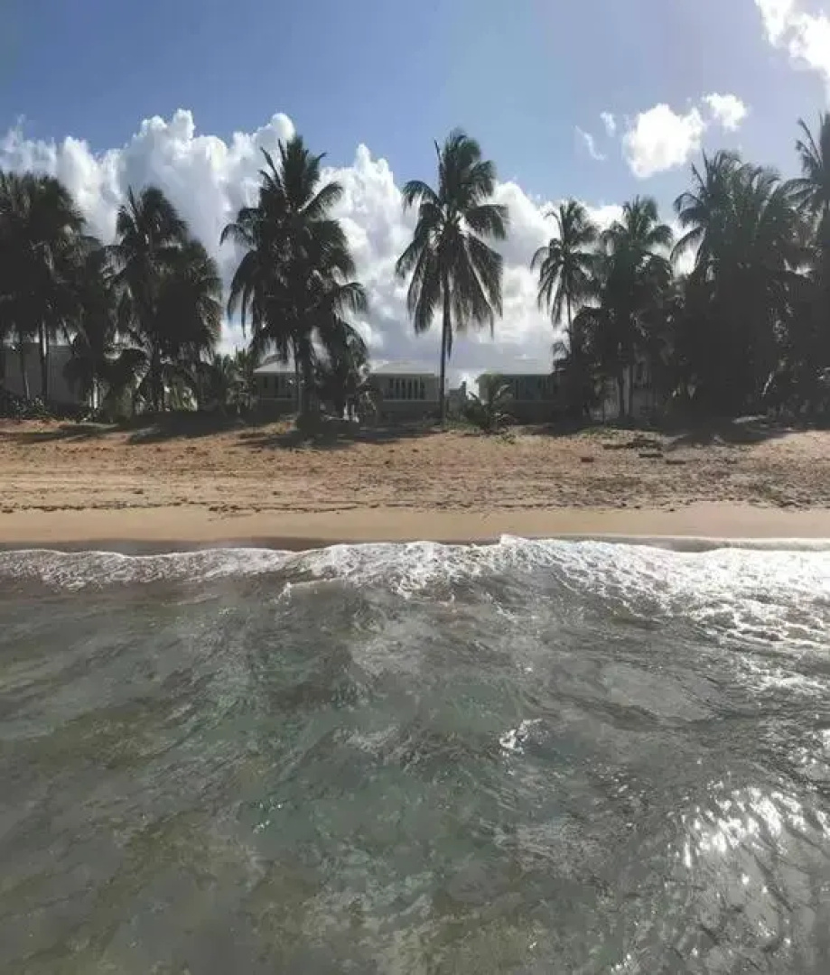 3 Bedroom Apt. close to main beaches/ attractions