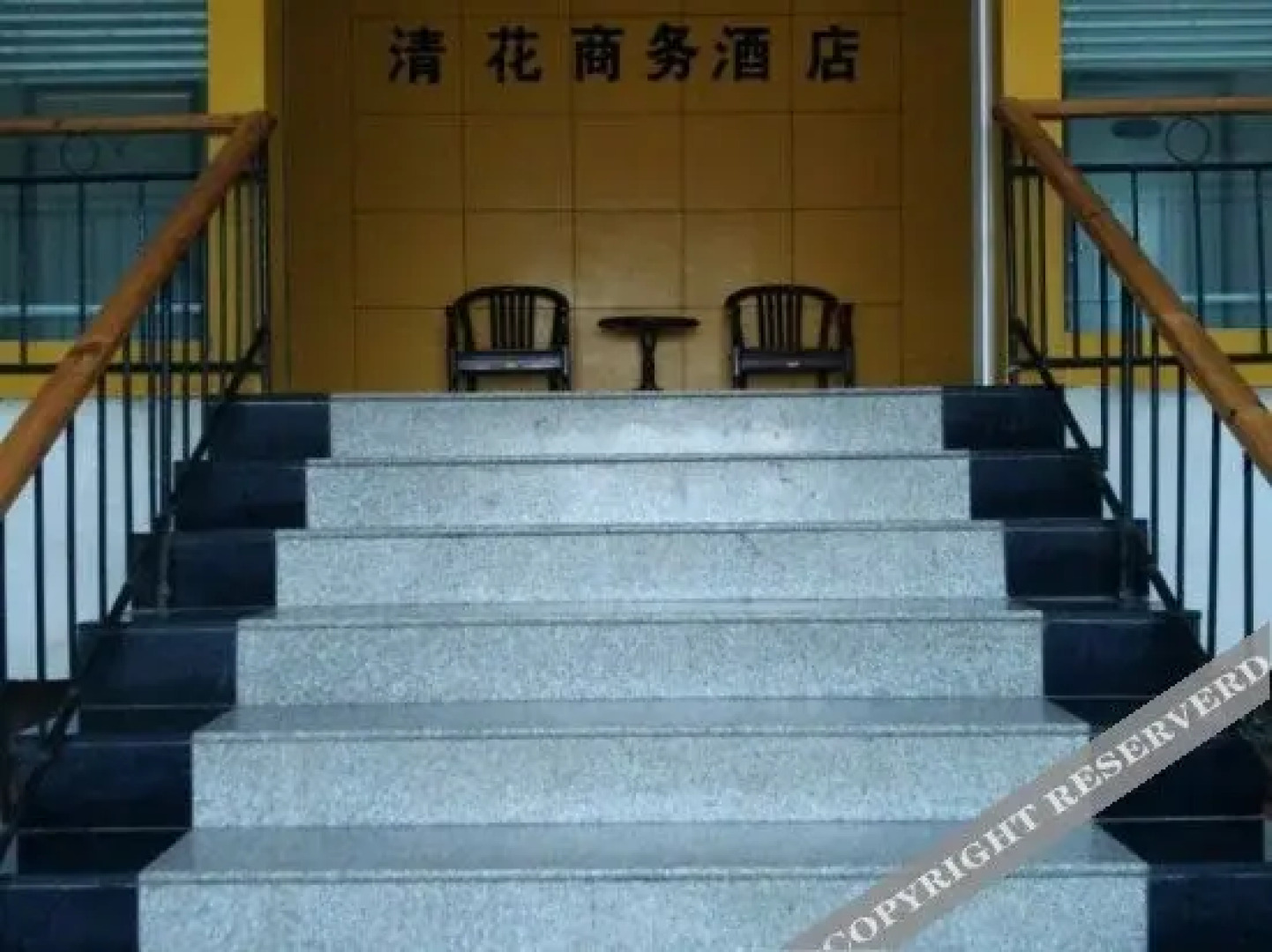 Qinghua Business Hotel